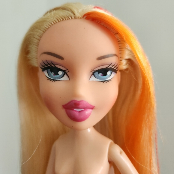 Bratz Tokyo A Go Go Cloe Doll - Picture 2 of 7